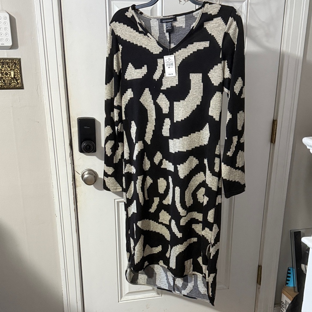 Ashley Stewart Black and Cream Abstract Long Sleeve Dress